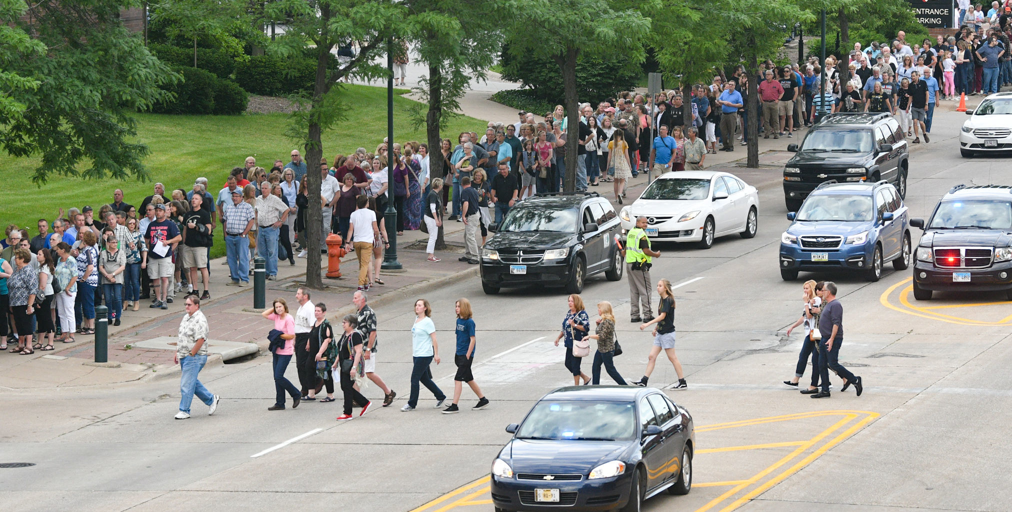 061219-McCartney-Fans-034a.jpg